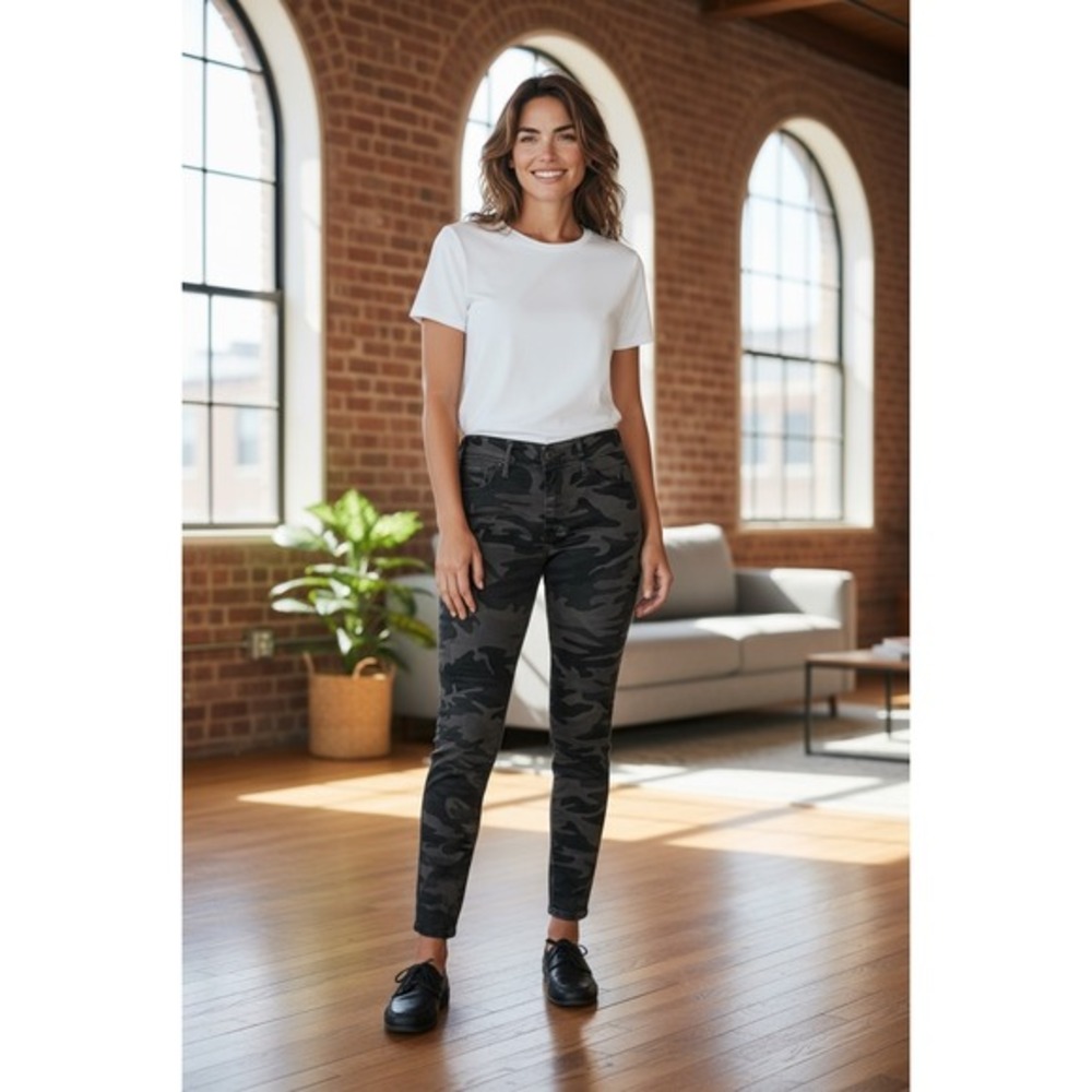 Levi's 711 Skinny Jeans Gray Camouflage Print‎ Women's Size 28
